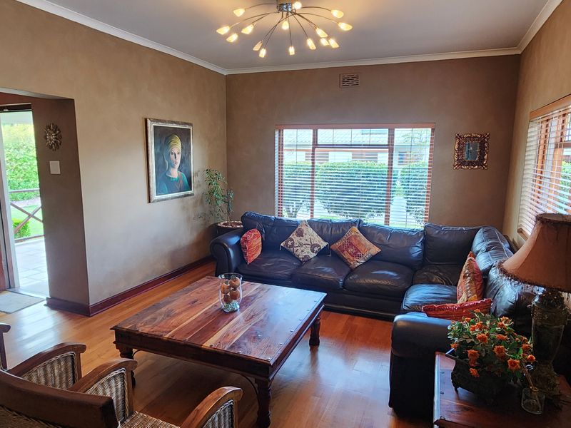 Spacious 4-Bedroom Family Home in Quiet Cul-de-Sac - Photo 6