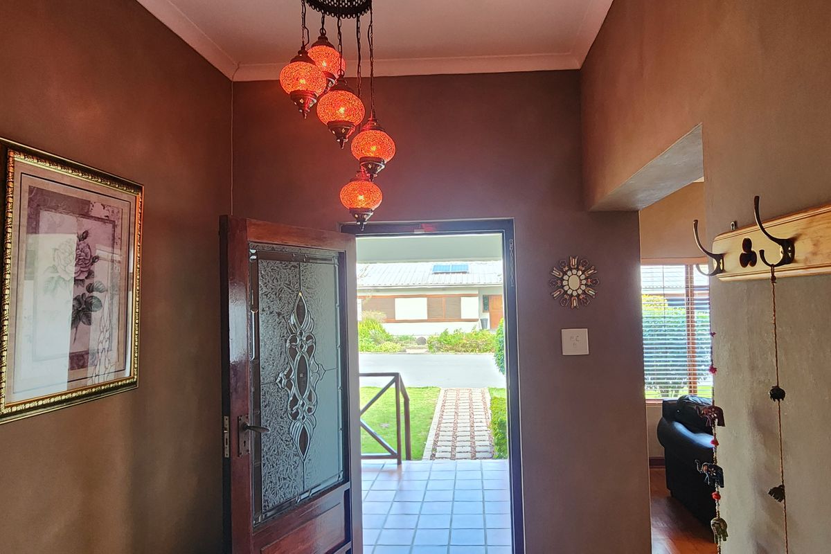 Spacious 4-Bedroom Family Home in Quiet Cul-de-Sac - Photo 5