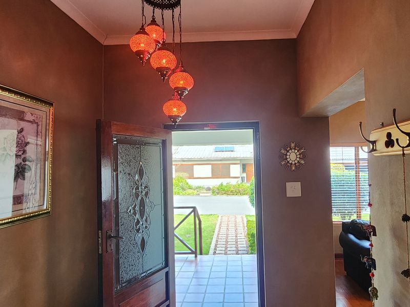 Spacious 4-Bedroom Family Home in Quiet Cul-de-Sac - Photo 5