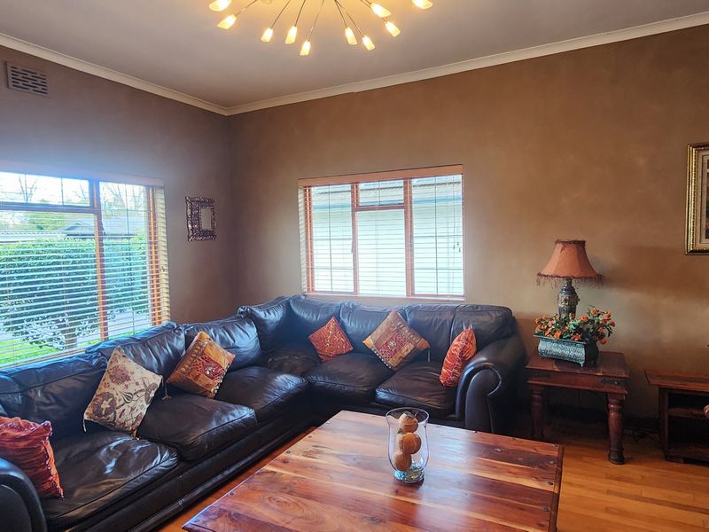 Spacious 4-Bedroom Family Home in Quiet Cul-de-Sac - Photo 7