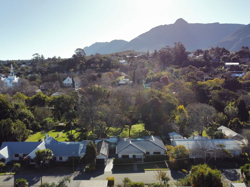 Spacious 4-Bedroom Family Home in Quiet Cul-de-Sac - Photo 3