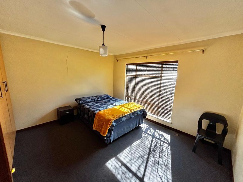 Warm & Welcoming 4-Bedroom Home - Photo 10