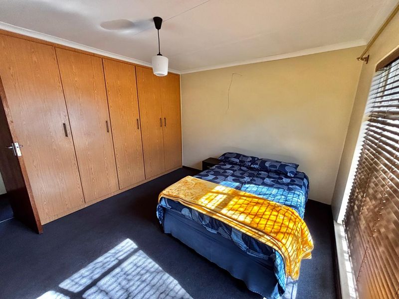 Warm & Welcoming 4-Bedroom Home - Photo 9