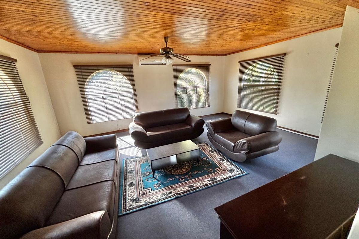 Warm & Welcoming 4-Bedroom Home - Photo 4