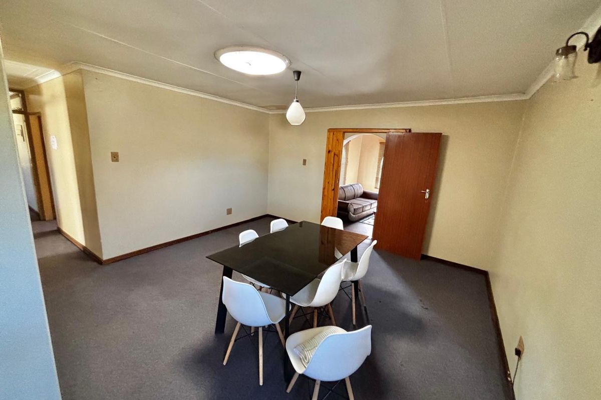 Warm & Welcoming 4-Bedroom Home - Photo 2