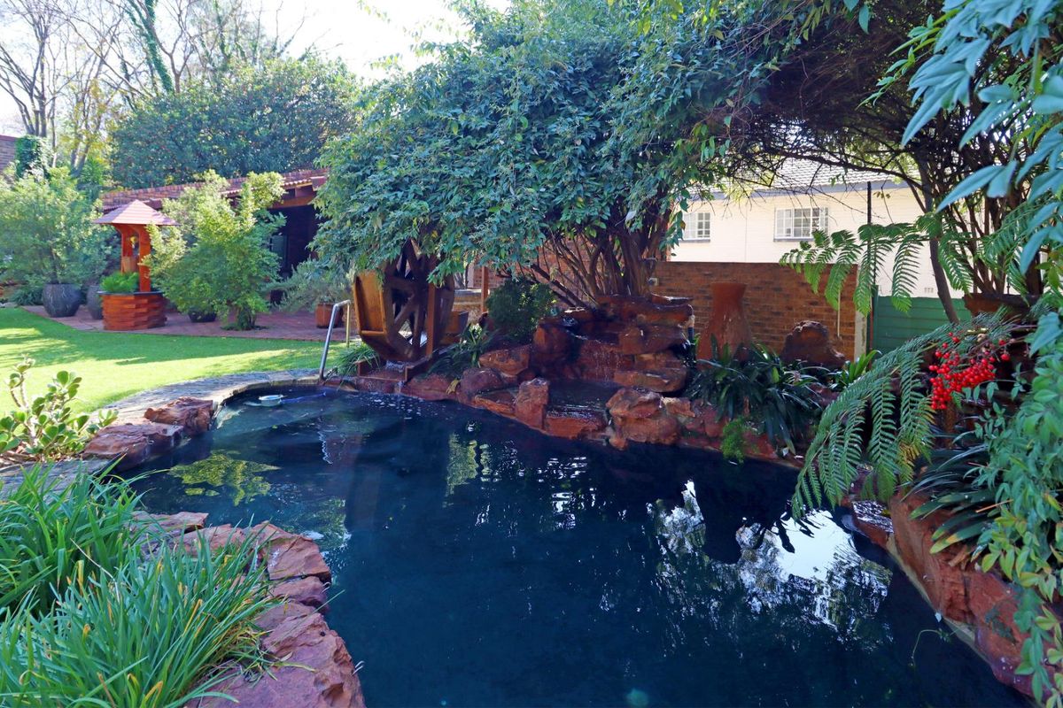 Exceptional Family Home with Every Modern Amenity - Photo 5