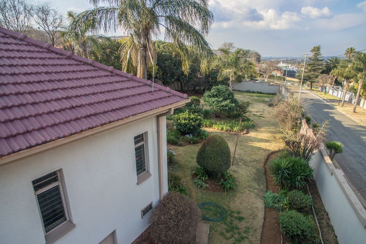 4 Bedroom home for sale in Cyrildene - Photo 3