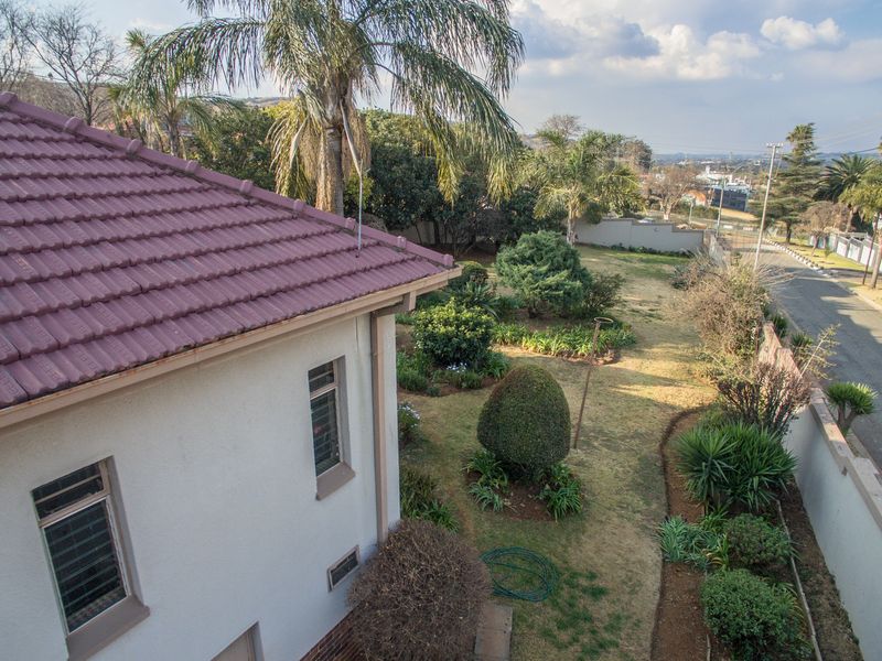 4 Bedroom home for sale in Cyrildene - Photo 3