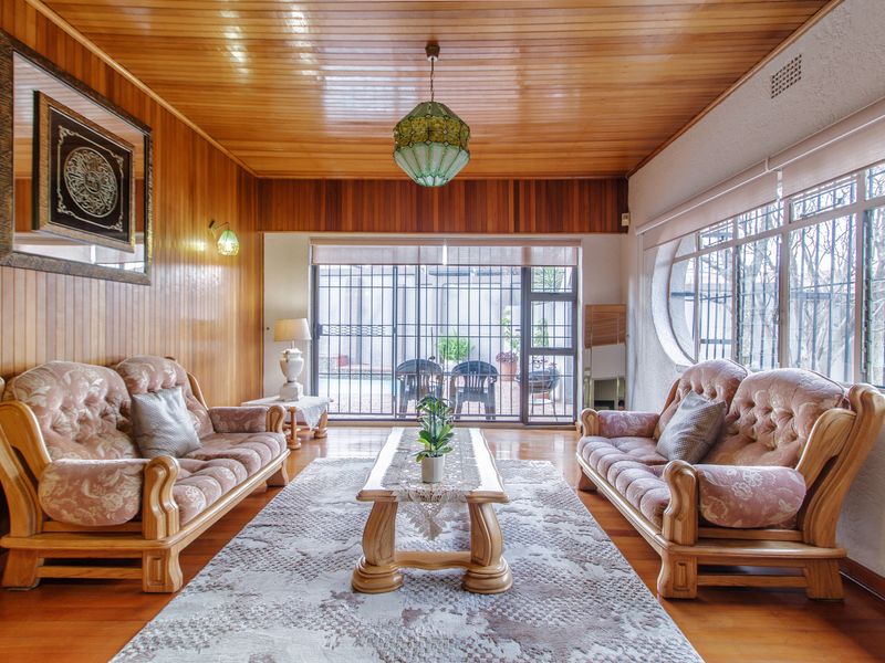 4 Bedroom home for sale in Cyrildene - Photo 5