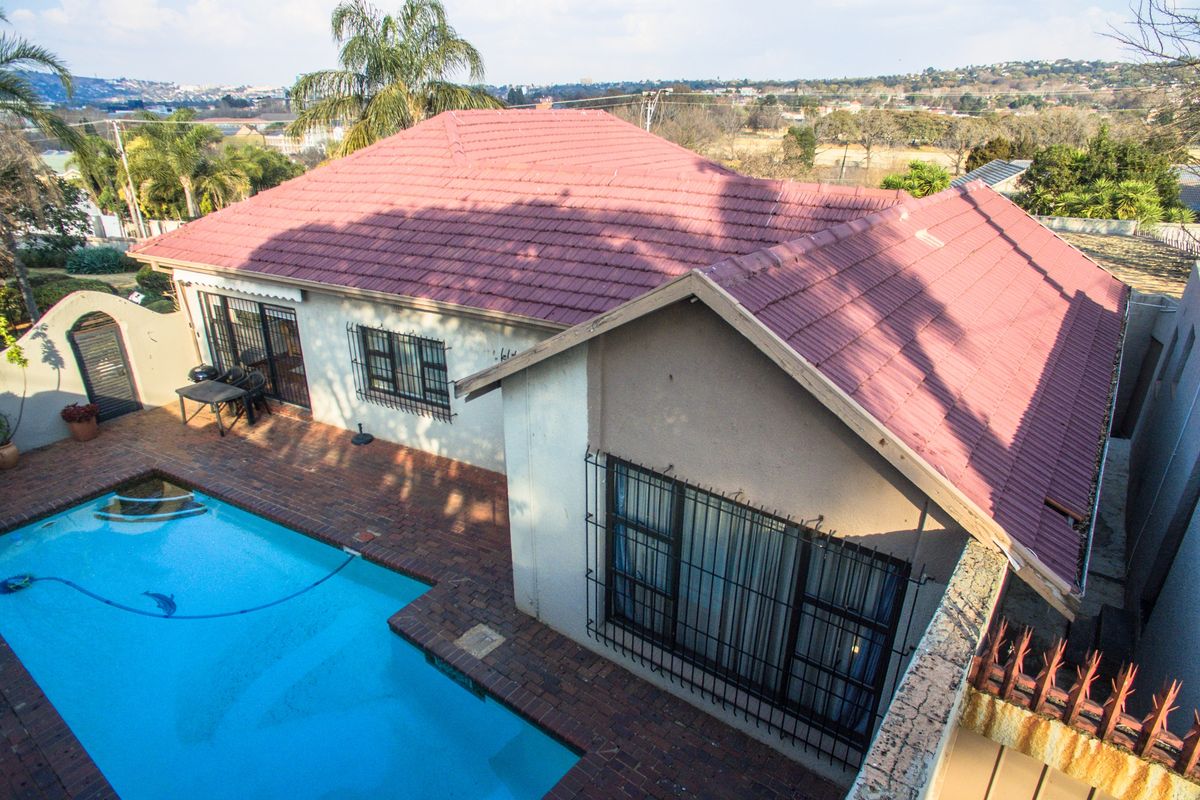 4 Bedroom home for sale in Cyrildene - Photo 2