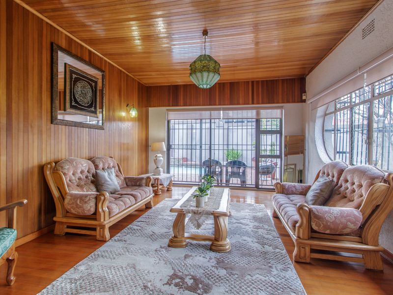 4 Bedroom home for sale in Cyrildene - Photo 4