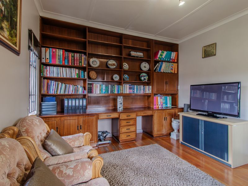 4 Bedroom home for sale in Cyrildene - Photo 10