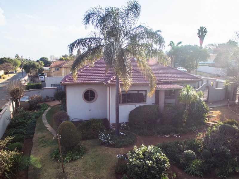 4 Bedroom home for sale in Cyrildene - Photo 1