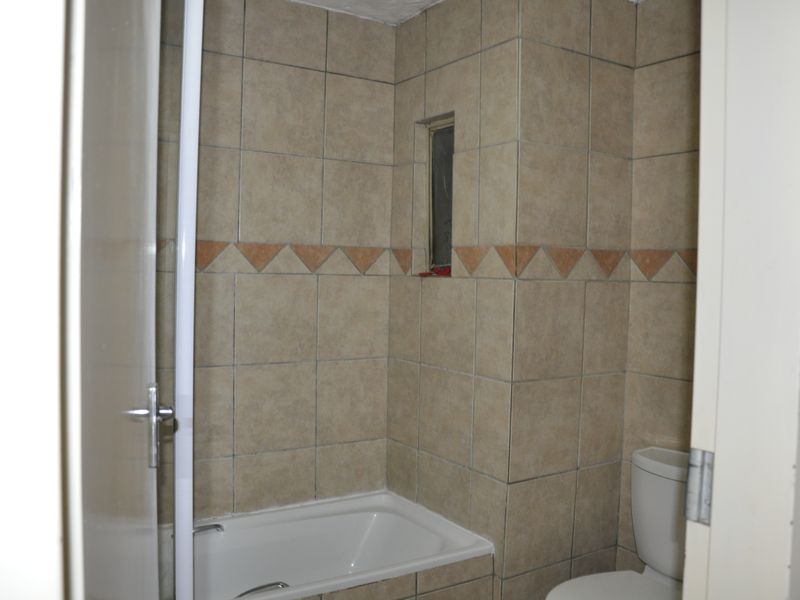 Attractive  Second Floor Apartment in Bel Aire Complex - Photo 7