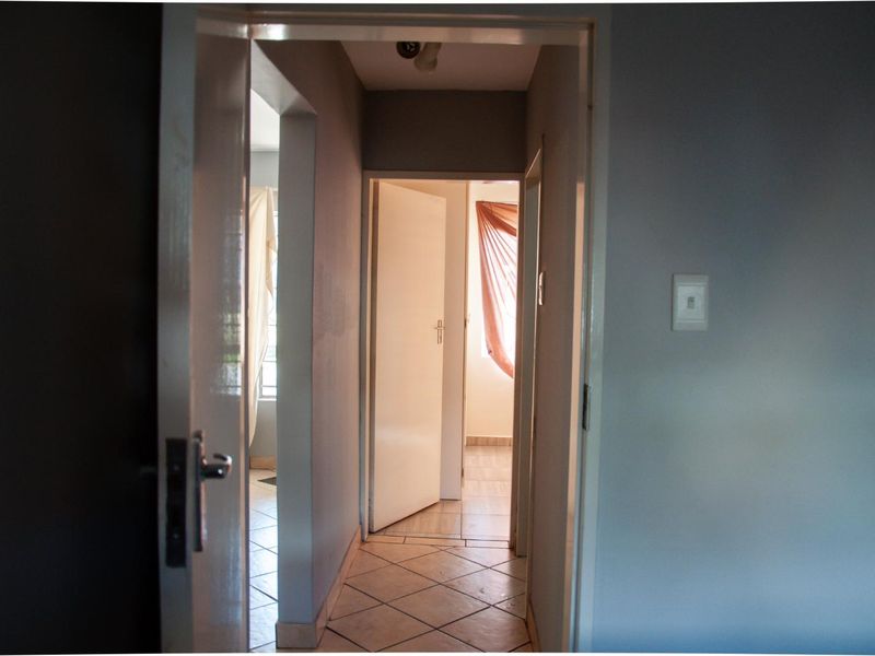 Attractive  Second Floor Apartment in Bel Aire Complex - Photo 6