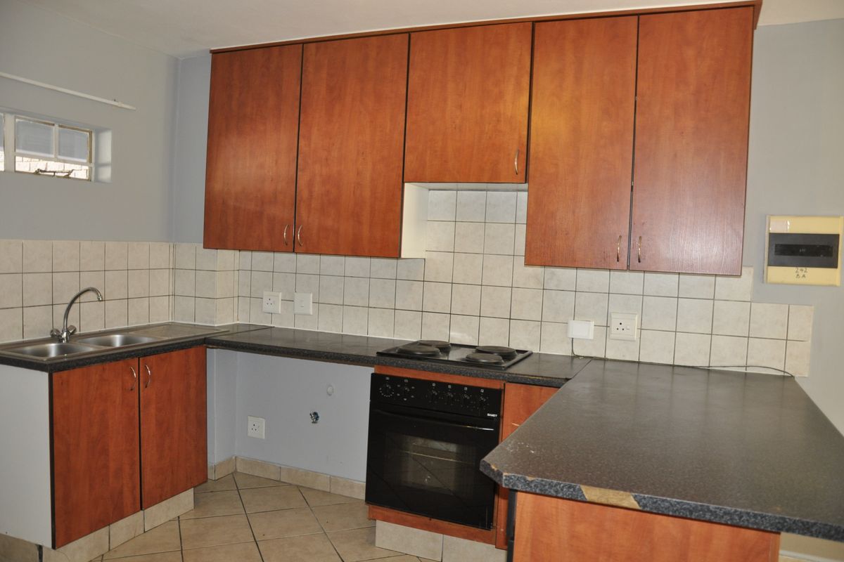 Attractive  Second Floor Apartment in Bel Aire Complex - Photo 2