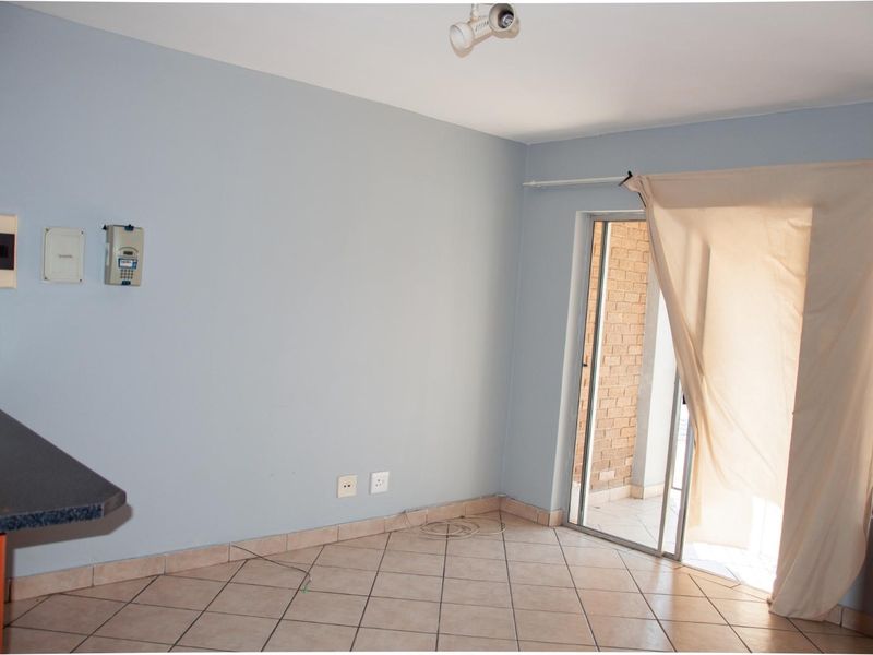 Attractive  Second Floor Apartment in Bel Aire Complex - Photo 4