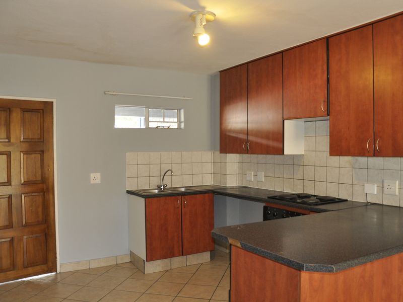 Attractive  Second Floor Apartment in Bel Aire Complex - Photo 3