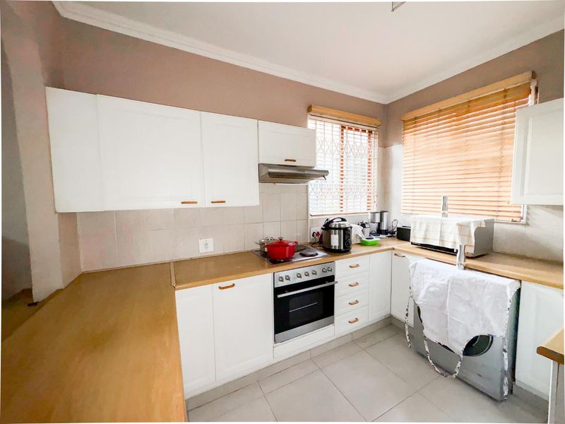 Spacious 2-Bedroom, 2-Bathroom Duplex with Private Garden and Park Access - Photo 6