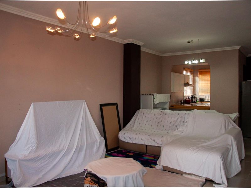 Spacious 2-Bedroom, 2-Bathroom Duplex with Private Garden and Park Access - Photo 3