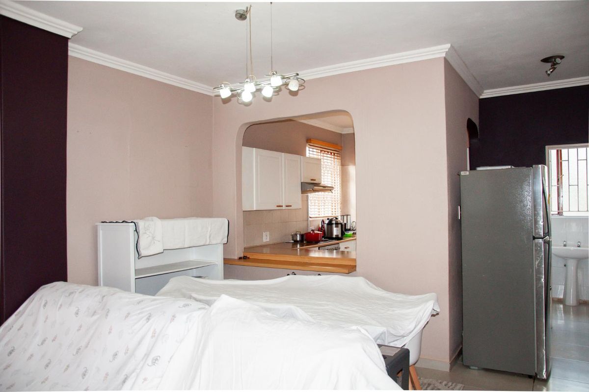 Spacious 2-Bedroom, 2-Bathroom Duplex with Private Garden and Park Access - Photo 4