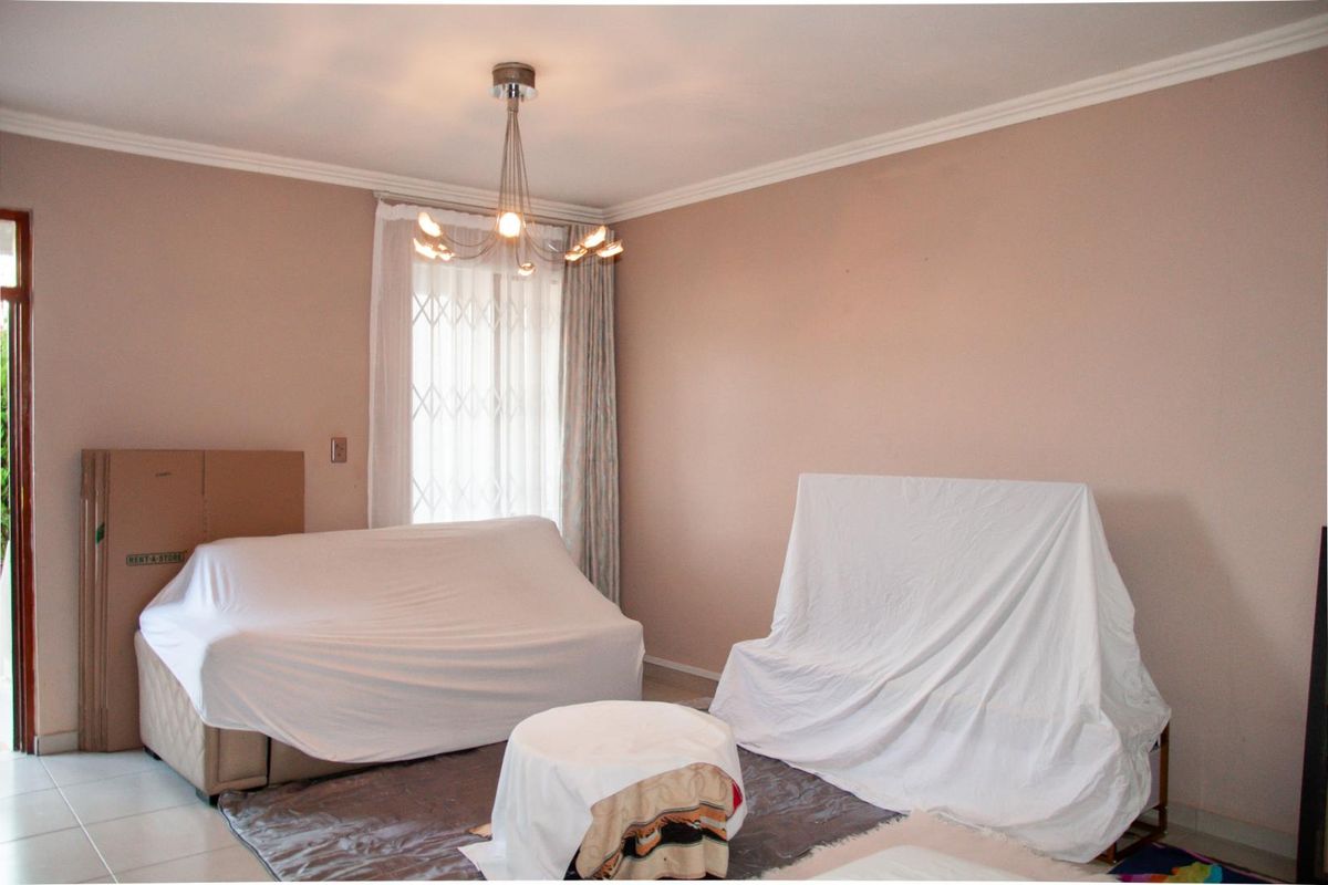 Spacious 2-Bedroom, 2-Bathroom Duplex with Private Garden and Park Access - Photo 2
