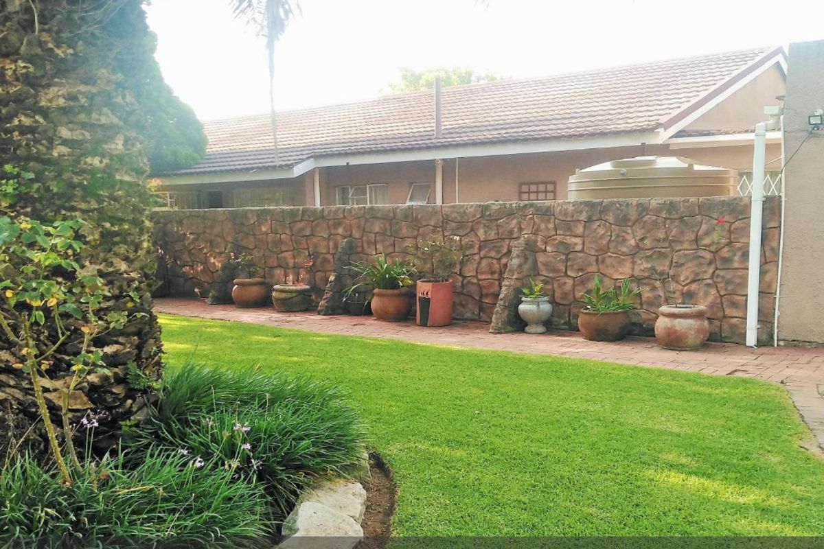 Stylish Family Home with Pool, Lapa & Landscaped Garden! - Photo 4