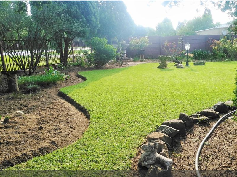 Stylish Family Home with Pool, Lapa & Landscaped Garden! - Photo 5