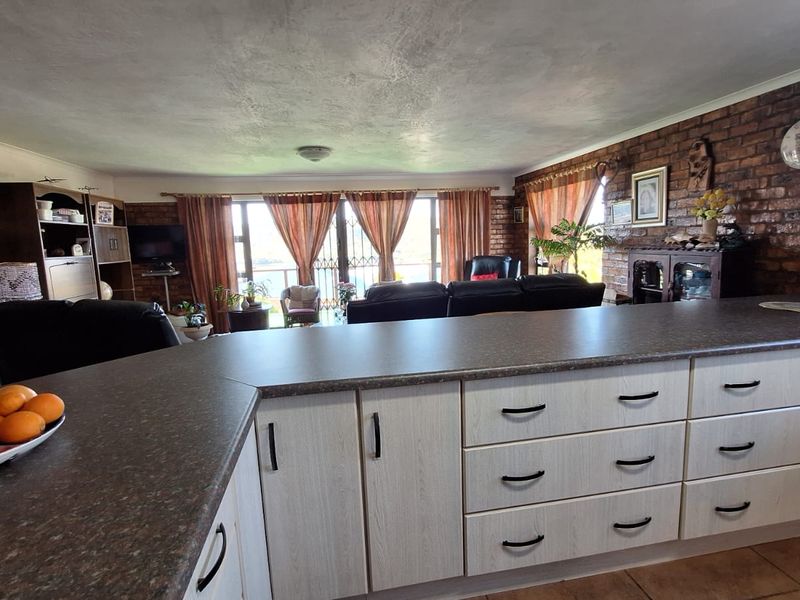 Stilbaai, Brick Home – Eco‐Smart & Family‐Friendly - Photo 10