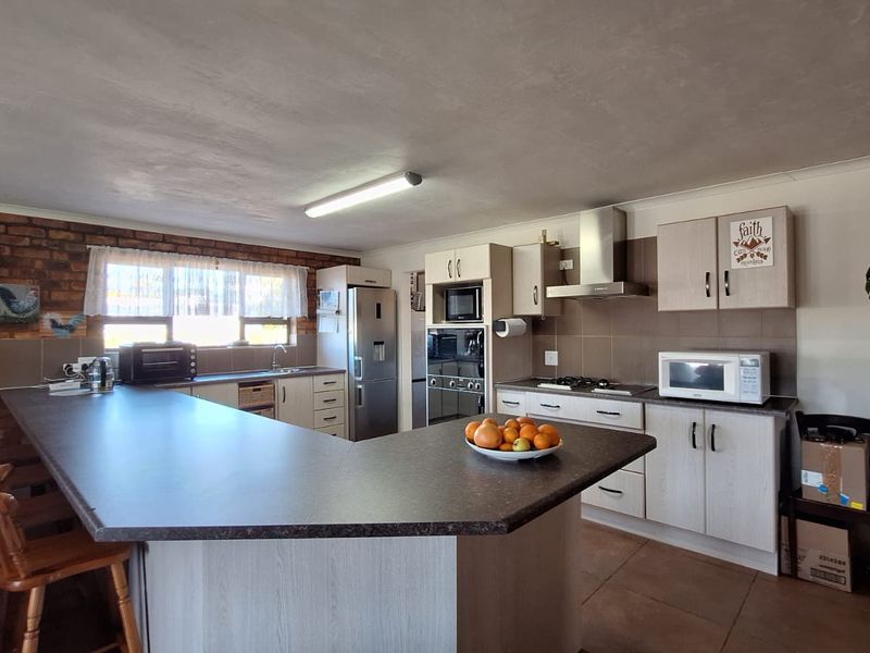 Stilbaai, Brick Home – Eco‐Smart & Family‐Friendly - Photo 9