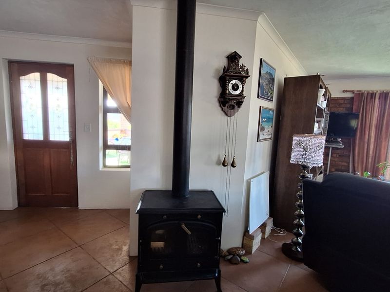 Stilbaai, Brick Home – Eco‐Smart & Family‐Friendly - Photo 8