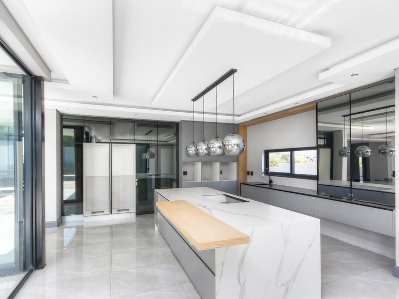 Designer 4-Bed, 5-Bath Masterpiece Home in Waterfall Estate – A Modern Entertainers Dream! - Photo 9