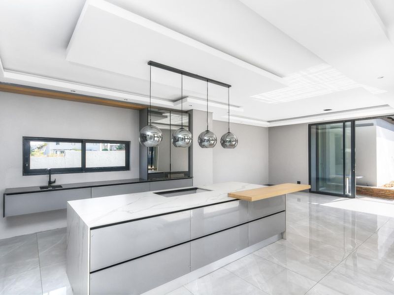 Designer 4-Bed, 5-Bath Masterpiece Home in Waterfall Estate – A Modern Entertainers Dream! - Photo 6