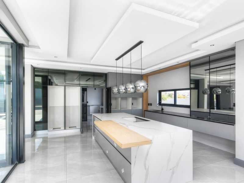 Designer 4-Bed, 5-Bath Masterpiece Home in Waterfall Estate – A Modern Entertainers Dream! - Photo 7