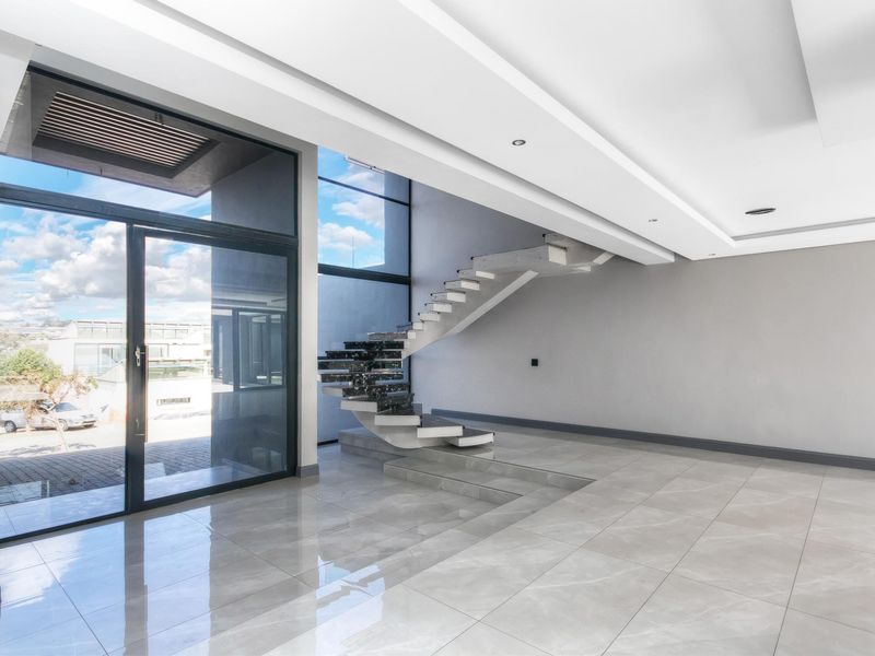 Designer 4-Bed, 5-Bath Masterpiece Home in Waterfall Estate – A Modern Entertainers Dream! - Photo 3