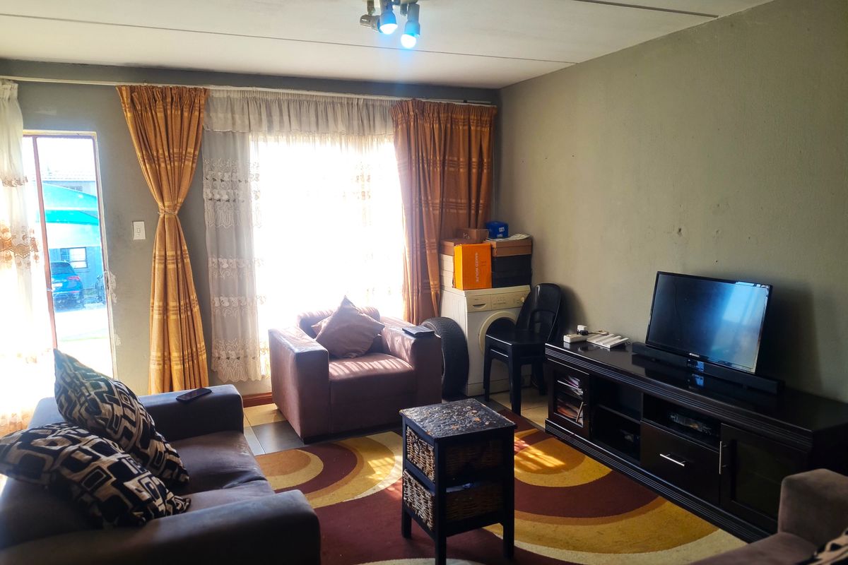 Cozy, Low-Maintenance Living in a Secure and Welcoming Community - Photo 3