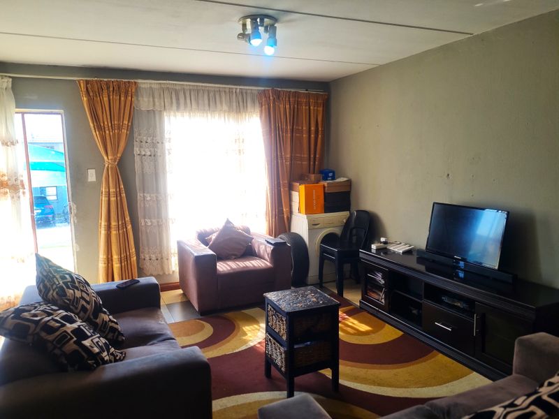 Cozy, Low-Maintenance Living in a Secure and Welcoming Community - Photo 3