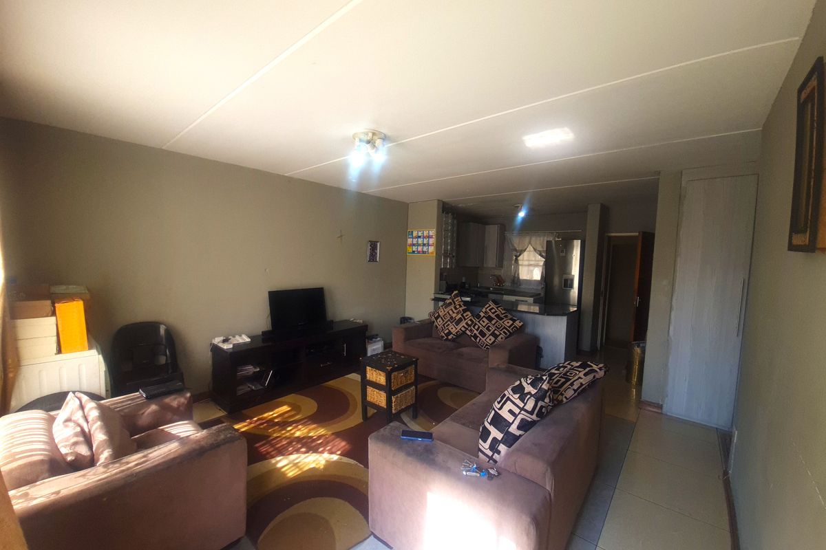 Cozy, Low-Maintenance Living in a Secure and Welcoming Community - Photo 5