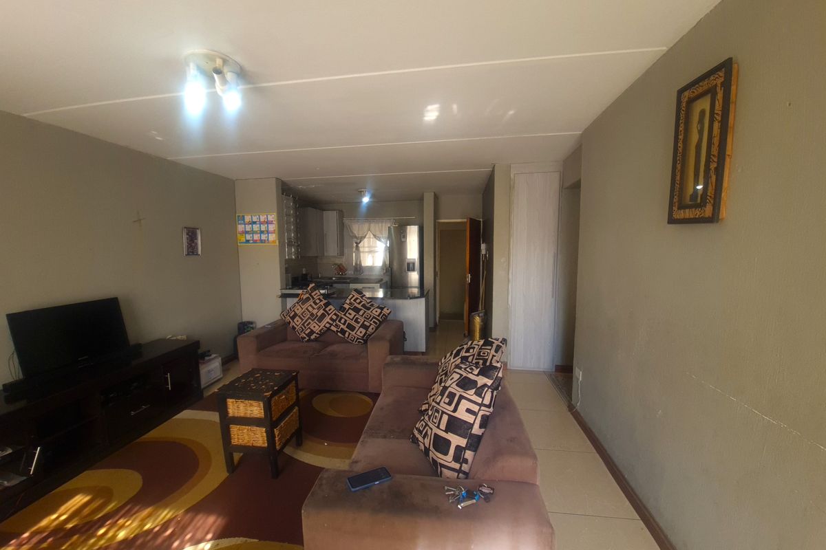 Cozy, Low-Maintenance Living in a Secure and Welcoming Community - Photo 4