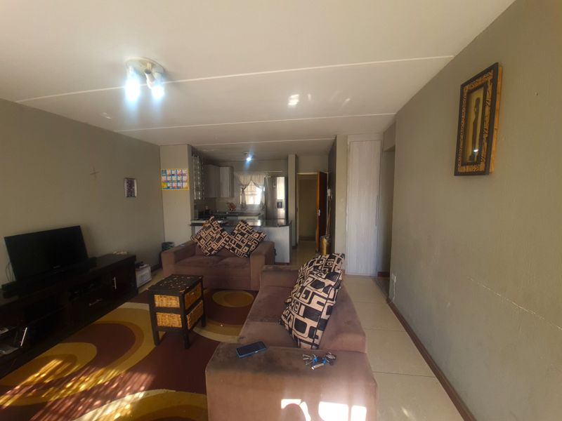 Cozy, Low-Maintenance Living in a Secure and Welcoming Community - Photo 4