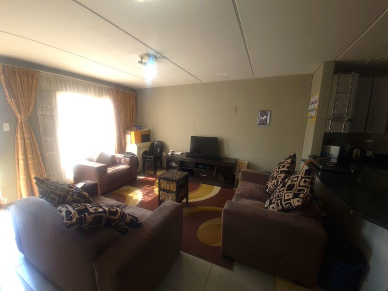 Cozy, Low-Maintenance Living in a Secure and Welcoming Community - Photo 6