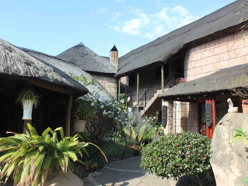 Exceptional 16-Bedroom Guesthouse for Sale in Aston Manor - Photo 2