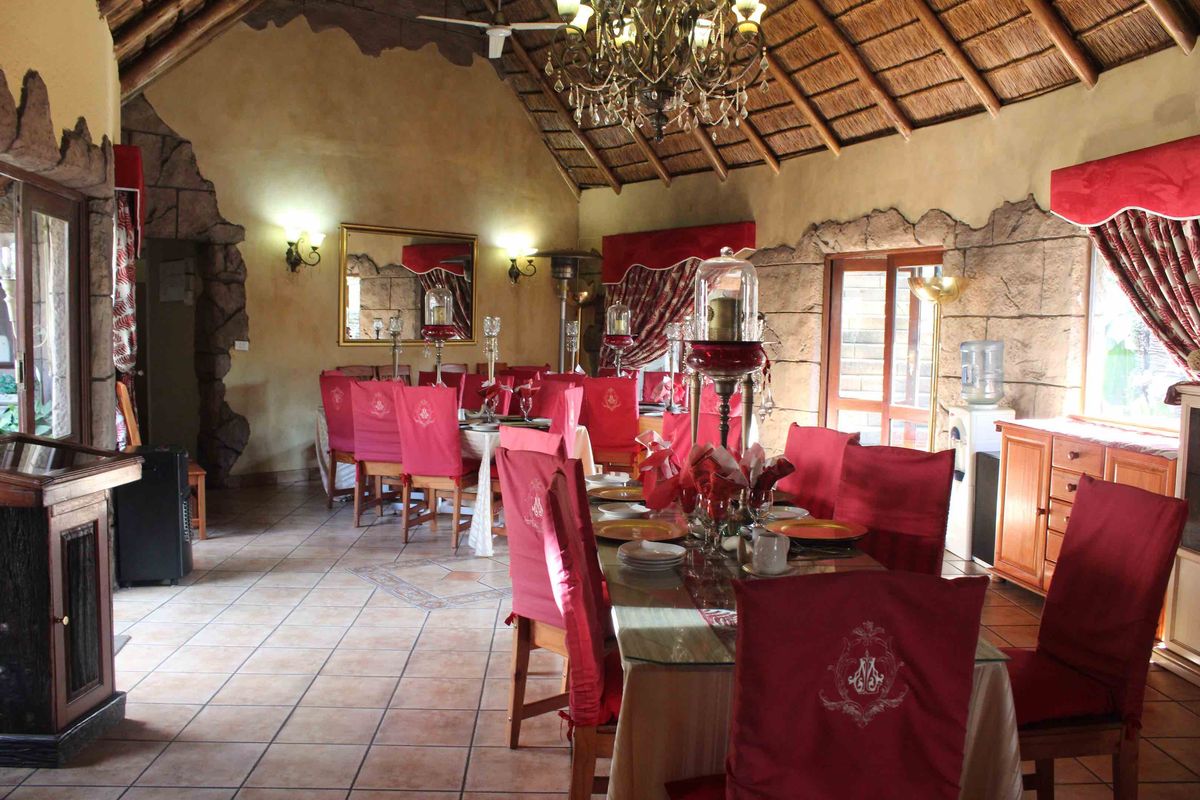 Exceptional 16-Bedroom Guesthouse for Sale in Aston Manor - Photo 4