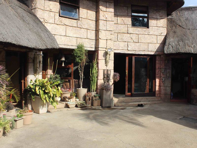 Exceptional 16-Bedroom Guesthouse for Sale in Aston Manor - Photo 8