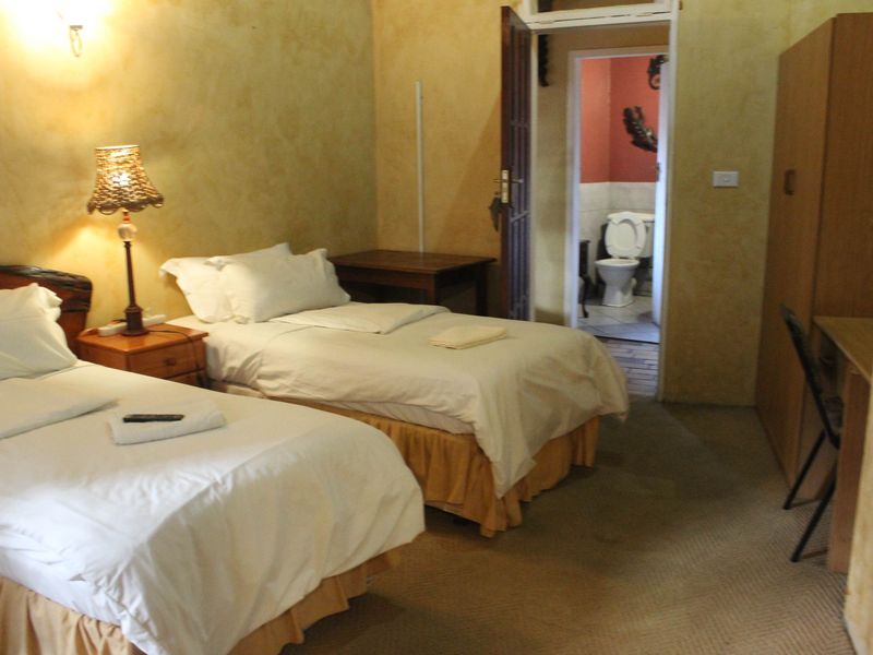 Exceptional 16-Bedroom Guesthouse for Sale in Aston Manor - Photo 10