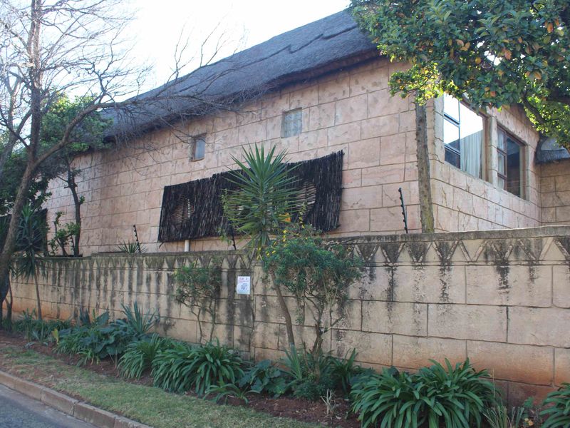 Exceptional 16-Bedroom Guesthouse for Sale in Aston Manor - Photo 3