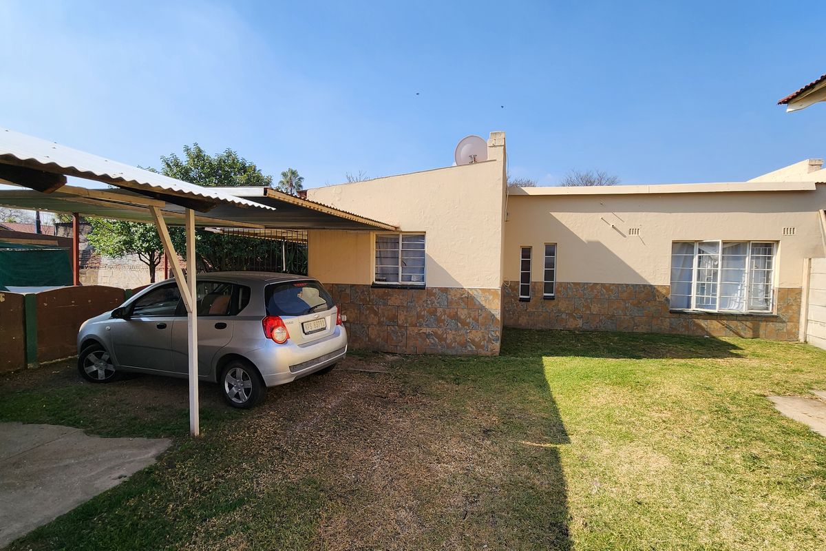 Golden oldie with 2 rental income flatlets in Central Nigel - Photo 4