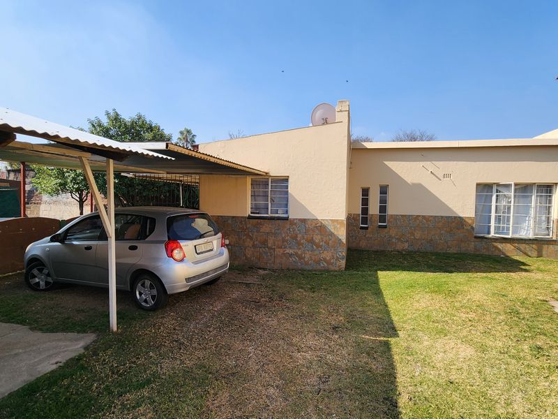 Golden oldie with 2 rental income flatlets in Central Nigel - Photo 4