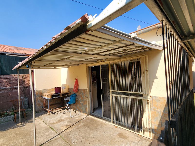 Golden oldie with 2 rental income flatlets in Central Nigel - Photo 3