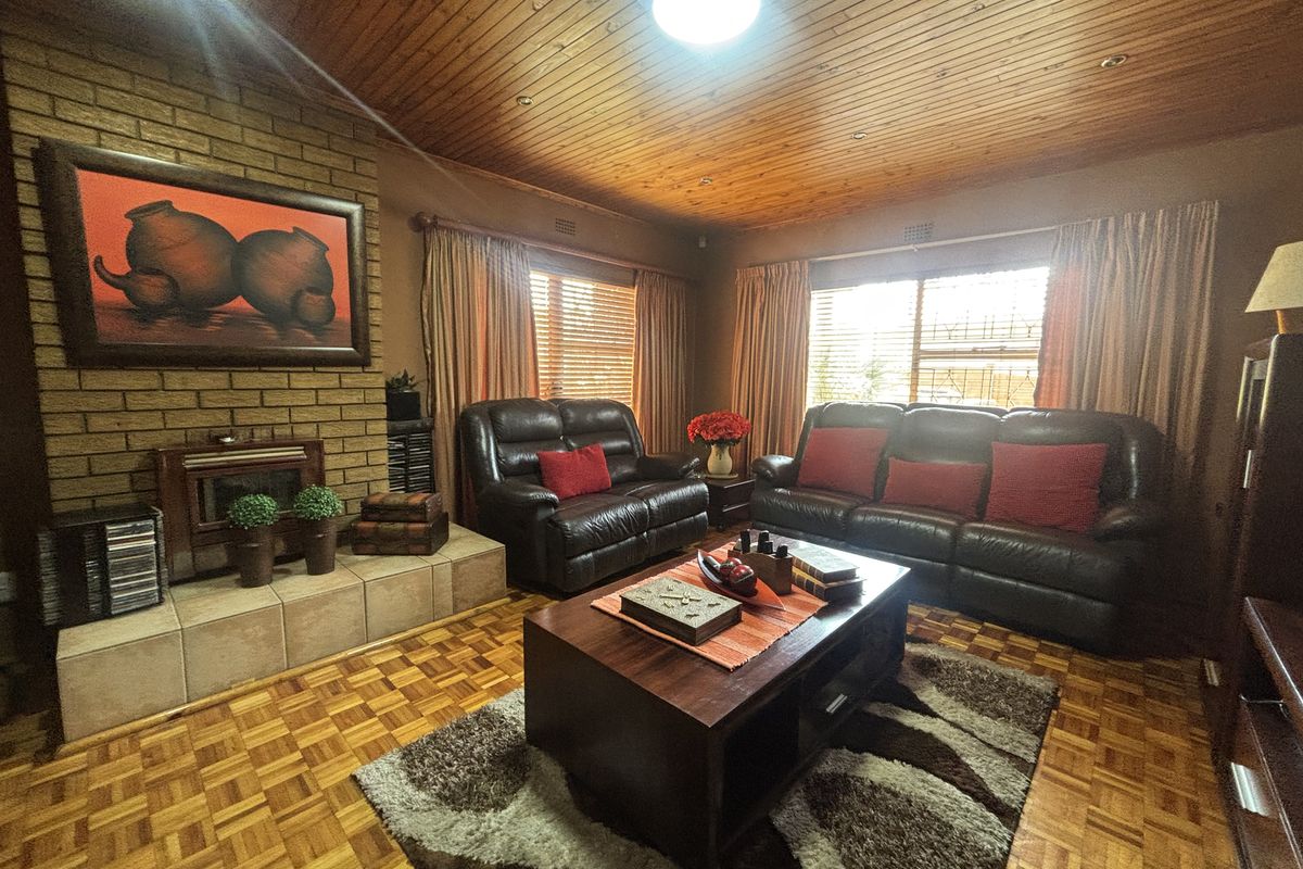 Back on the Market - Photo 4